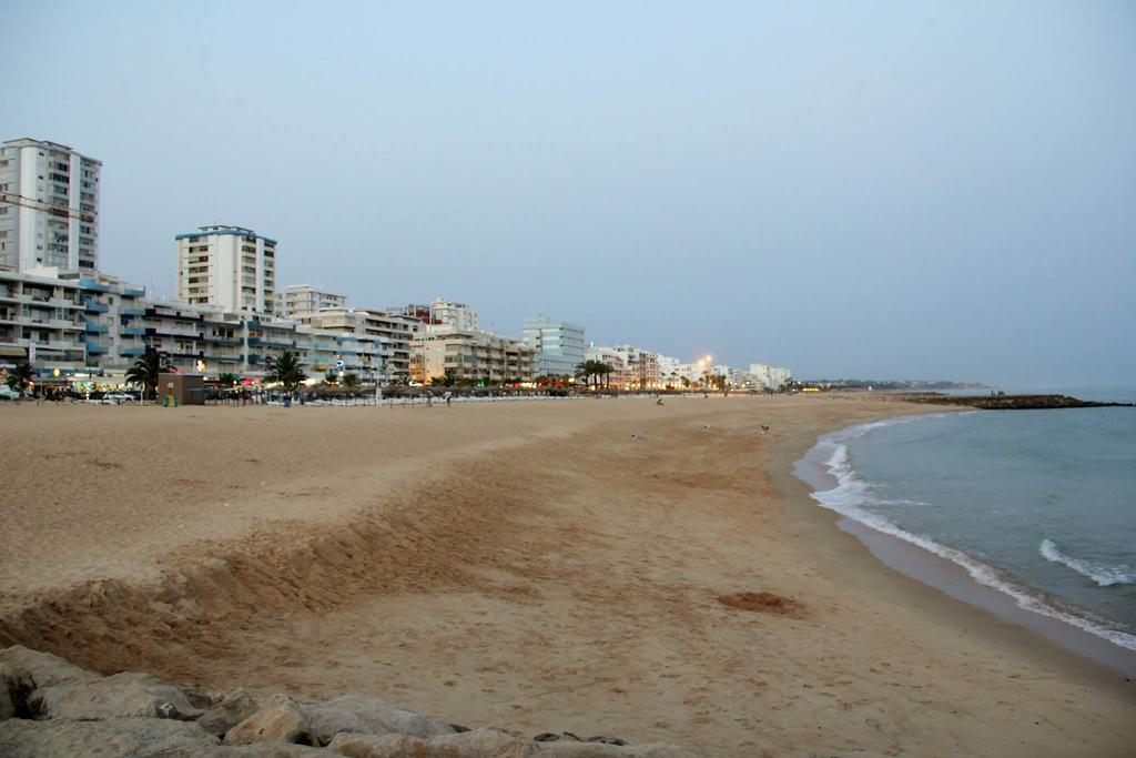 Al- Apartamentos Novos Vista Mar Quarteira Exteriör bild